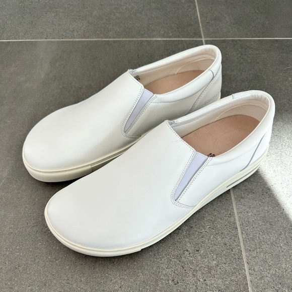 Birkenstock Other - Birkenstock Oswego slip-on (white) NEVER WORN